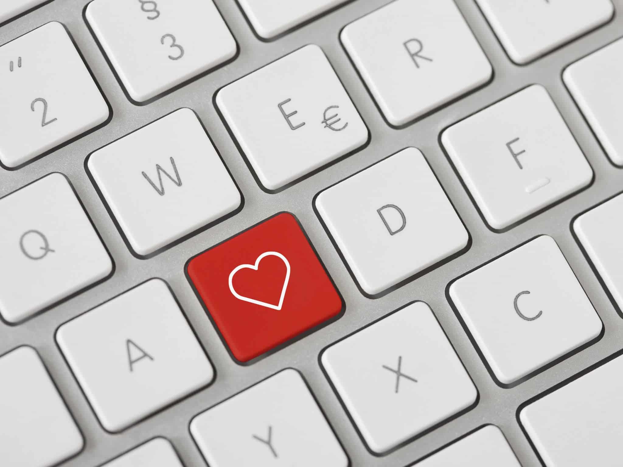 How do I make a heart symbol using the keyboard?